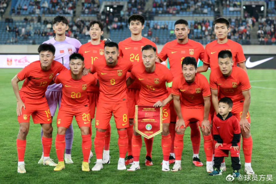 魏亮解释道：史密斯先生，我们这种中成药，其成分是非常安全的，也没什么毒副作用，而且药效又很好，可以说是立竿见影，难道这种药也会被fda拒绝上市吗？史密斯点头说道：我们近些年一直收到来自东方国家的药品申请，而且绝大多数都是你说的这种中成药，不光华夏，日本和韩国都提交了不少，但是绝大多数都被拒绝了。